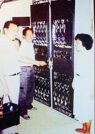 汽车天线PCB厂之中国的第一座基站