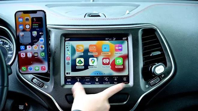 汽车软硬结合板之苹果被曝扩展CarPlay系统 iPhone能控制更多汽车功能
