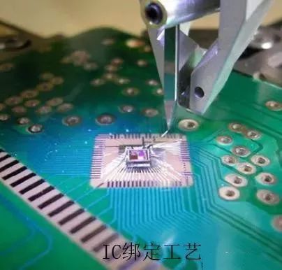 汽车天线PCB上面有一坨黑色的东西，你知道这是什么吗？